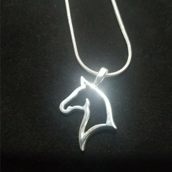 🐴 Sterling Silver Horse Pendant Necklace ✨ Elegant Equestrian Jewelry - Picture 2 of 3